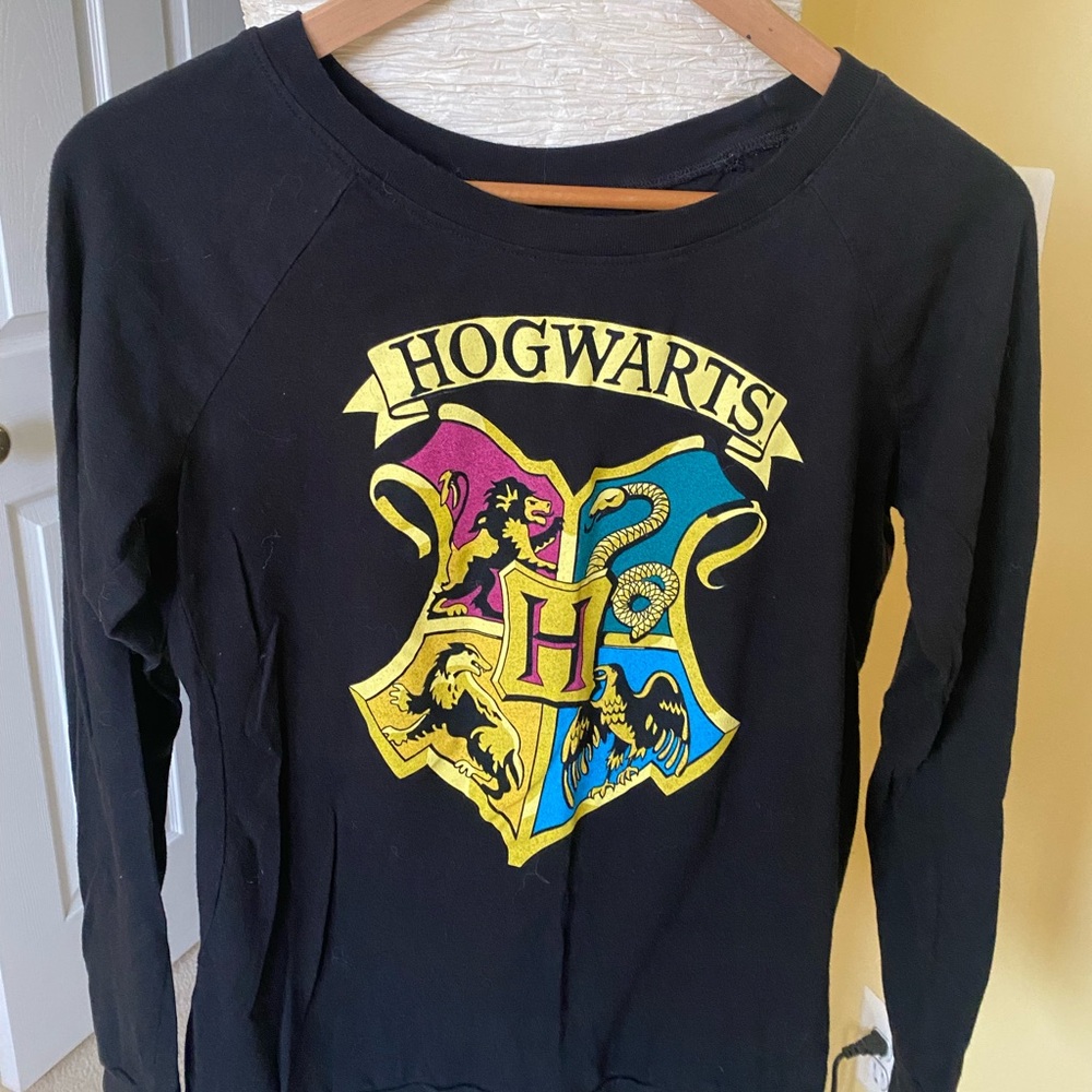 Woman’s Harry Potter Hogwarts long sleeve shirt. Size medium, black.